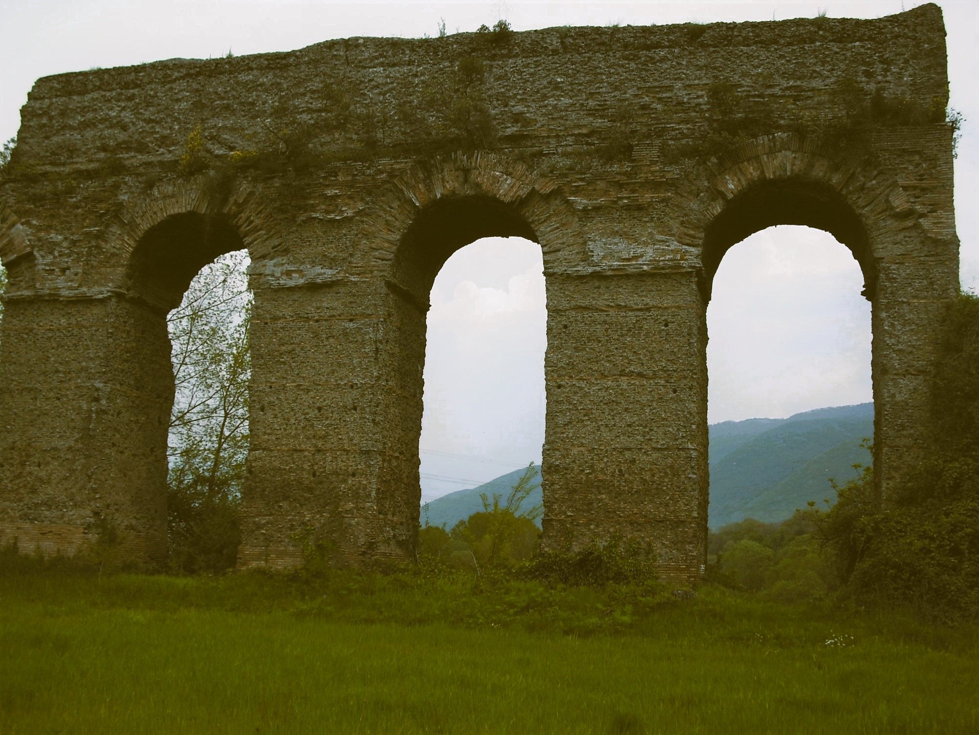 B&W photo of stone archways